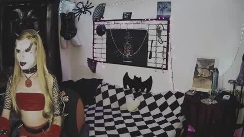 Snapshot of alchemymistic chatting on February 24, 8:25 pm Mistic witch online show from February 24, 8:25 pm