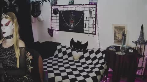 Snapshot of alchemymistic chatting on February 26, 6:37 am Mistic witch online show from February 26, 6:37 am