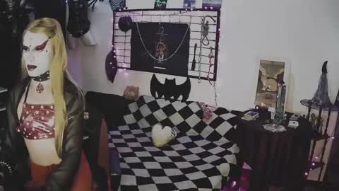 Snapshot of alchemymistic chatting on March 5, 12:16 am Mistic witch online show from March 5, 12:16 am