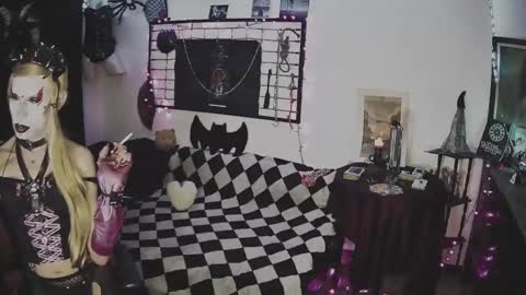 Snapshot of alchemymistic chatting on March 12, 2:41 am Mistic witch online show from March 12, 2:41 am