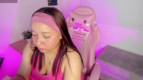 Snapshot of ale_alejandra chatting on June 4, 2:56 pm Alejandra online show from June 4, 2:56 pm