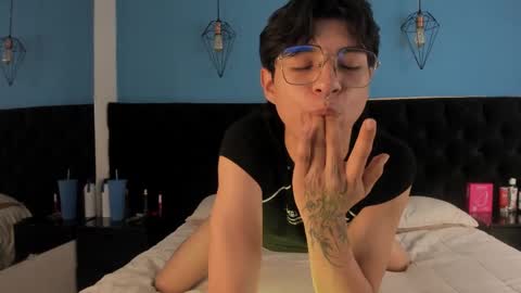 ale_aurarashi online show from October 2, 11:45 pm