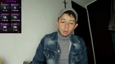 Snapshot of alecadrews_ chatting on January 7, 7:06 pm ALEC ANDREWS online show from January 7, 7:06 pm