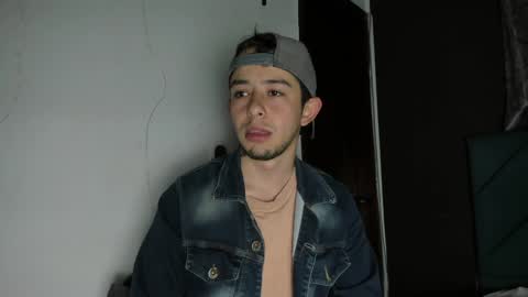 Snapshot of alecadrews_ chatting on January 10, 7:11 pm ALEC ANDREWS online show from January 10, 7:11 pm