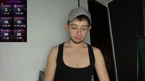 Snapshot of alecadrews_ chatting on January 13, 7:53 pm ALEC ANDREWS online show from January 13, 7:53 pm