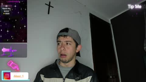 Snapshot of alecadrews_ chatting on January 24, 7:39 pm ALEC ANDREWS online show from January 24, 7:39 pm