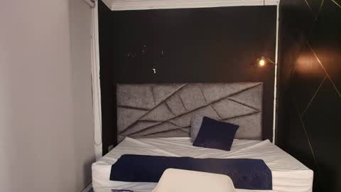 Snapshot of alecadrews_ chatting on September 18, 8:00 pm ALEC ANDREWS online show from September 18, 8:00 pm