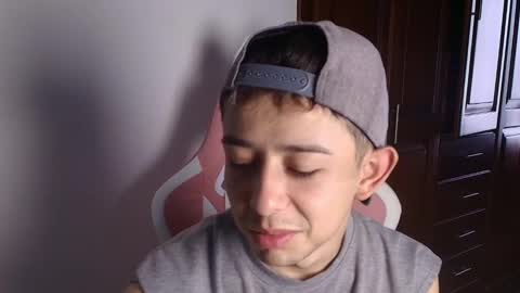 Snapshot of alecadrews_ chatting on October 9, 7:56 pm ALEC ANDREWS online show from October 9, 7:56 pm