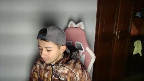 Snapshot of alecadrews_ chatting on October 13, 7:36 pm ALEC ANDREWS online show from October 13, 7:36 pm