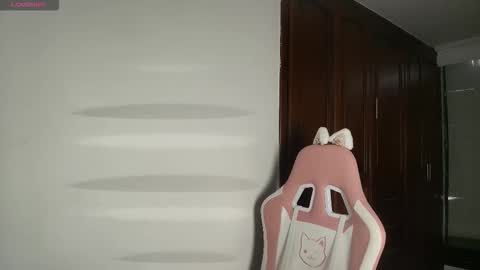 Snapshot of alecadrews_ chatting on October 14, 7:36 pm ALEC ANDREWS online show from October 14, 7:36 pm