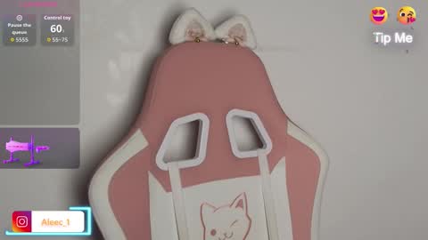 Snapshot of alecadrews_ chatting on October 16, 7:15 pm ALEC ANDREWS online show from October 16, 7:15 pm