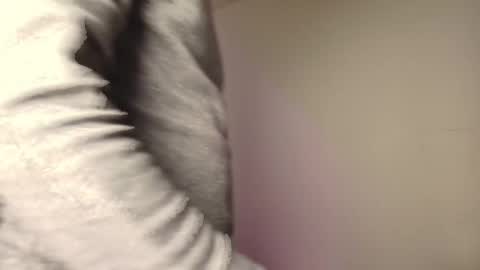 Snapshot of alecadrews_ chatting on November 18, 7:07 pm ALEC ANDREWS online show from November 18, 7:07 pm