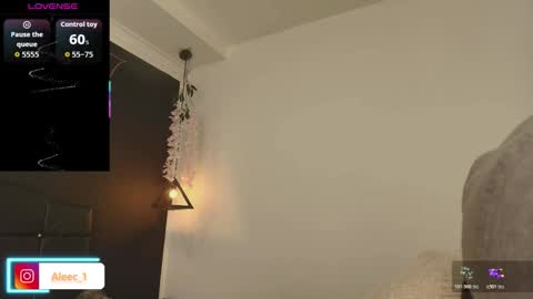 Snapshot of alecadrews_ chatting on December 2, 7:09 pm ALEC ANDREWS online show from December 2, 7:09 pm