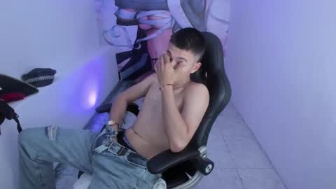 Snapshot of aleckk_boy chatting on October 31, 7:26 pm Aleck Boy online show from October 31, 7:26 pm