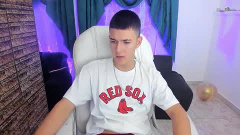 Snapshot of aleckk_boy chatting on November 13, 7:35 pm Aleck Boy online show from November 13, 7:35 pm