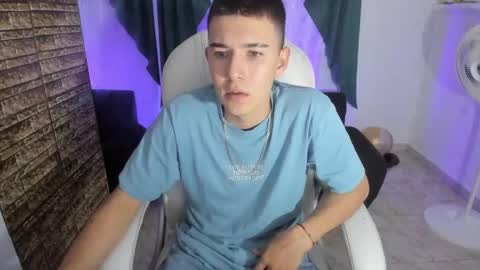 Snapshot of aleckk_boy chatting on November 22, 8:30 pm Aleck Boy online show from November 22, 8:30 pm