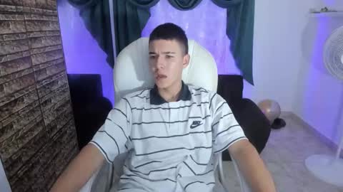 Snapshot of aleckk_boy chatting on November 25, 7:47 pm Aleck Boy online show from November 25, 7:47 pm