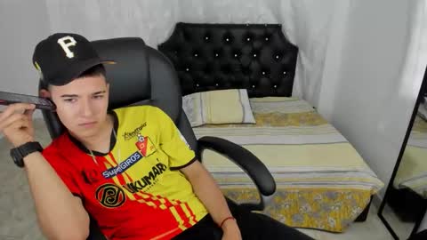 Snapshot of aleckk_boy chatting on November 26, 7:59 pm Aleck Boy online show from November 26, 7:59 pm