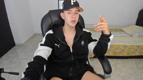 Snapshot of aleckk_boy chatting on November 27, 6:54 pm Aleck Boy online show from November 27, 6:54 pm