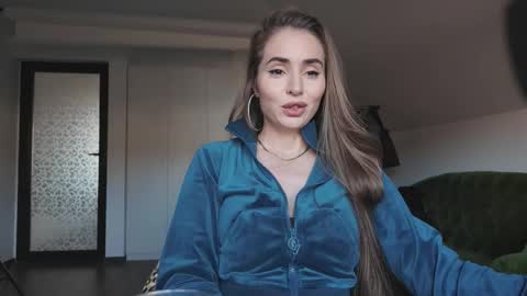 Alecssalove online show from February 11, 2:00 pm