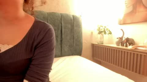 Aleera online show from April 20, 8:10 pm