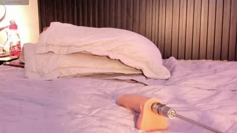 aleja__slav3 online show from March 4, 9:18 am