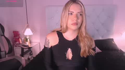 Snapshot of aleja_gh1 chatting on July 7, 7:40 pm 1 online show from July 7, 7:40 pm