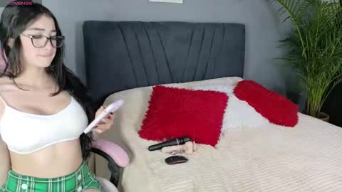 Alejandra Jones online show from November 7, 10:10 pm