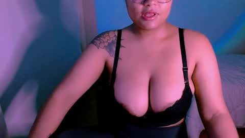 Snapshot of alejandra_conde chatting on May 28, 11:46 pm Alejandra online show from May 28, 11:46 pm