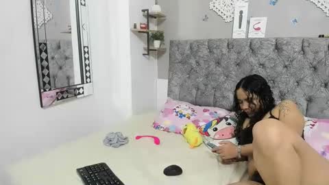 alejandra_evanss online show from December 4, 2:53 am