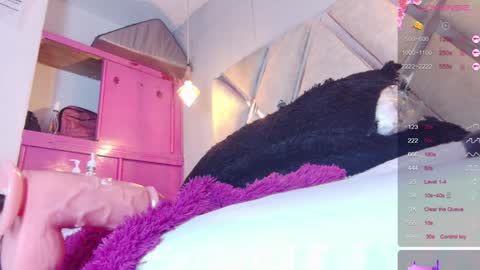 Snapshot of alejandra_martinss chatting on January 12, 7:21 am alejandra martins online show from January 12, 7:21 am