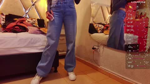 Snapshot of alejandra_martinss chatting on February 18, 1:55 pm alejandra martins online show from February 18, 1:55 pm