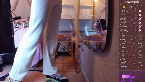 Snapshot of alejandra_martinss chatting on February 26, 3:08 pm alejandra martins online show from February 26, 3:08 pm