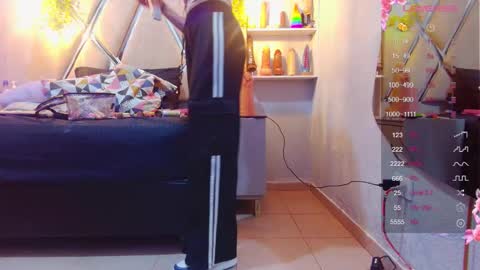 Snapshot of alejandra_martinss chatting on December 5, 8:05 pm alejandra martins online show from December 5, 8:05 pm