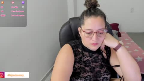 Snapshot of alejandra_milf_ chatting on July 6, 8:33 pm alejandra online show from July 6, 8:33 pm