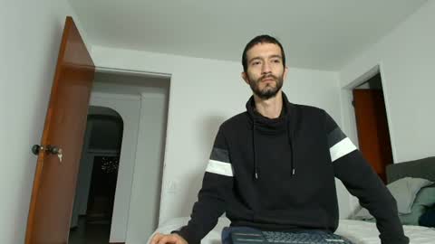 Snapshot of alejandro_bigcock chatting on July 5, 4:19 am Alejandro Hernndez online show from July 5, 4:19 am
