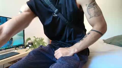 Snapshot of alejandro_bigcock chatting on July 11, 12:19 pm Alejandro Hernndez online show from July 11, 12:19 pm