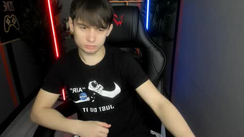 Snapshot of alejandro_ellias chatting on February 4, 9:04 am Alejandro online show from February 4, 9:04 am