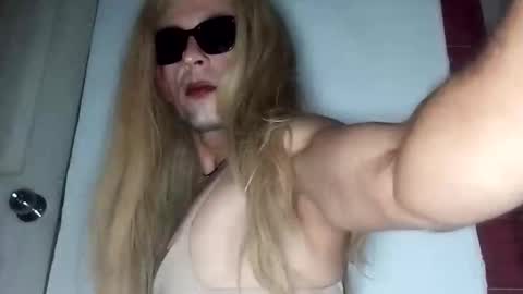 Snapshot of alejandrochao84 chatting on October 28, 11:25 am alejandrochao84 online show from October 28, 11:25 am