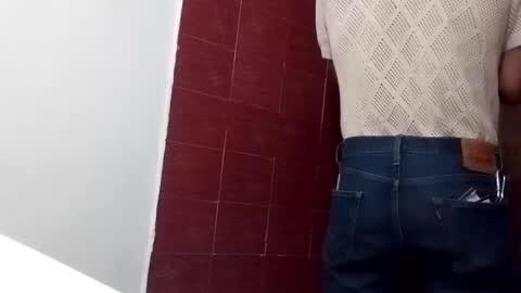 Snapshot of alejandrochao84 chatting on November 2, 6:27 am alejandrochao84 online show from November 2, 6:27 am