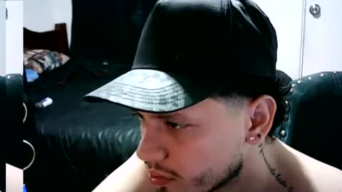 alejandrojarafara915 online show from August 3, 6:34 am