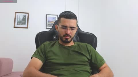 alejandroo_7 online show from November 22, 4:06 pm