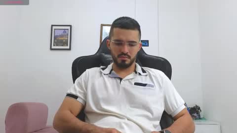 alejandroo_7 online show from December 13, 9:09 pm