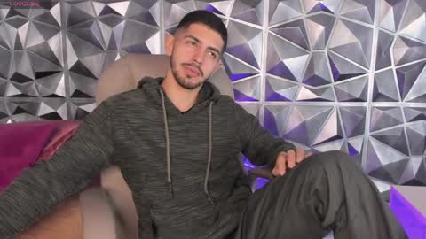 Snapshot of alejandrostorm chatting on March 29, 8:14 am Alejo online show from March 29, 8:14 am
