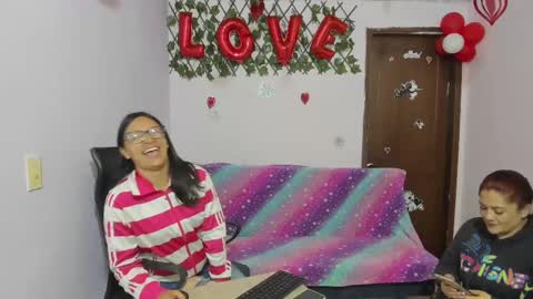 zoe and Kataleya online show from March 5, 12:33 pm