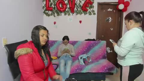 zoe and Kataleya online show from March 11, 12:28 pm