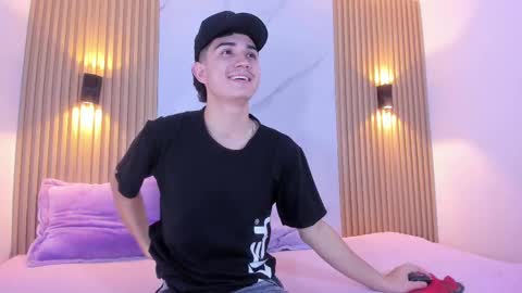 alejo_gray1 online show from November 5, 3:06 am