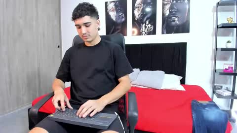 Snapshot of alejo_gray1 chatting on February 7, 9:07 pm alejo_gray1 online show from February 7, 9:07 pm