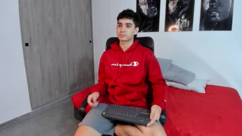 Snapshot of alejo_gray1 chatting on February 26, 12:48 pm alejo_gray1 online show from February 26, 12:48 pm