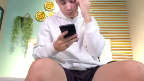 alejo_gray1 online show from June 9, 7:25 pm